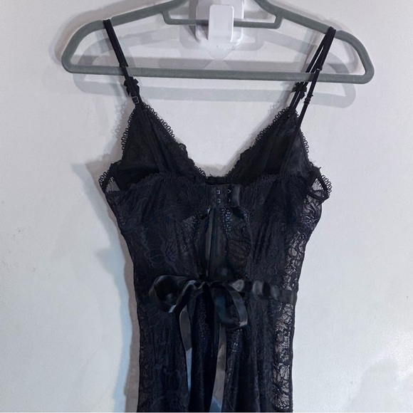 LISA’S FOLLY LUXE Sz S Elegant Black Lace Nightgown Built In Bra Adjustabletable - Picture 6 of 10